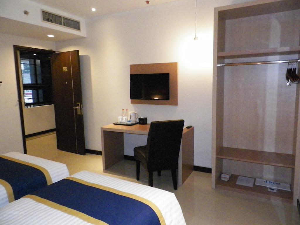 D'Best Hotel Pasar Baru Бандунг Номер фото