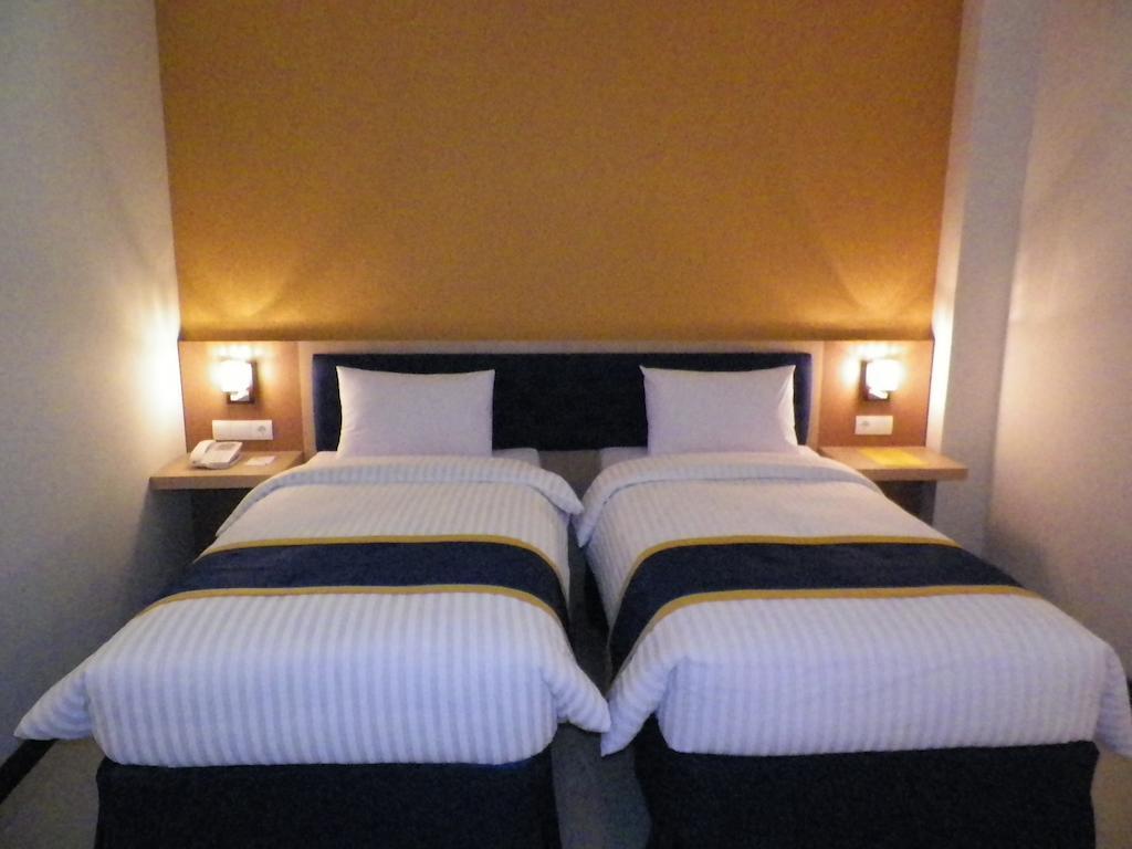 D'Best Hotel Pasar Baru Бандунг Номер фото