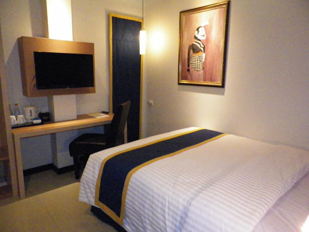 D'Best Hotel Pasar Baru Бандунг Номер фото